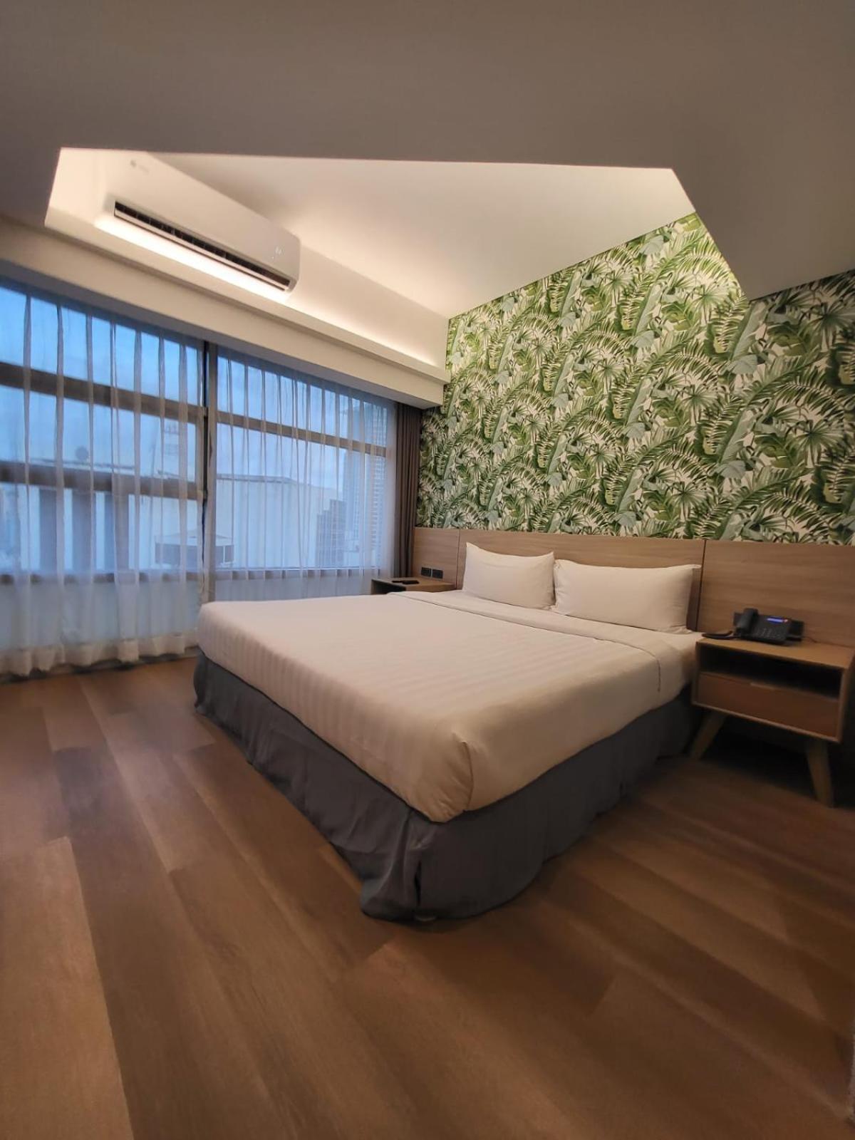 Infinity Tower Suites Makati City Exterior photo